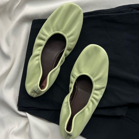 REFORMATION GREEN BUFFY RUCHED BELLET FLAT ✨🩰 - Picture 2 of 6